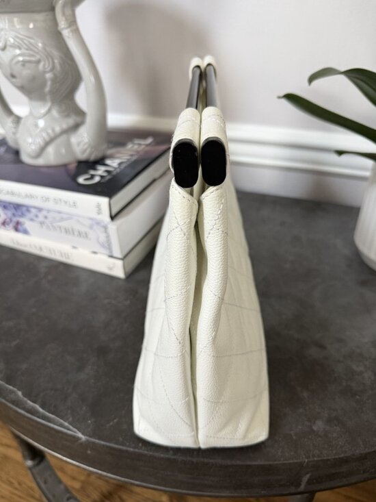 Chanel White Caviar Quilted Melrose Cabas Wood Handle Bag - Picture 4 of 11